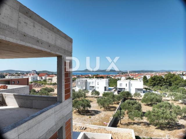 ŠIBENIK, VODICE – Penthouse s panoramskim pogledom na more, luksuz koji diše slobodom i svjetlom