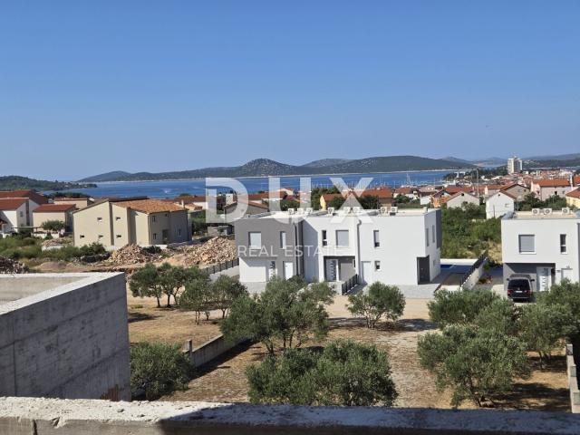 ŠIBENIK, VODICE – Penthouse s panoramskim pogledom na more, luksuz koji diše slobodom i svjetlom