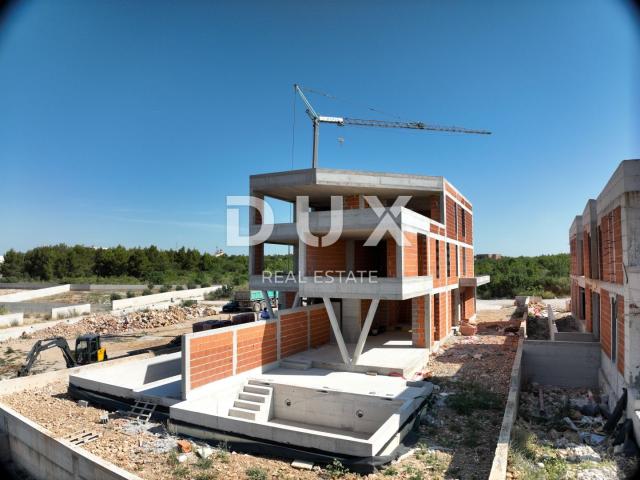 ŠIBENIK, VODICE – Penthouse s panoramskim pogledom na more, luksuz koji diše slobodom i svjetlom