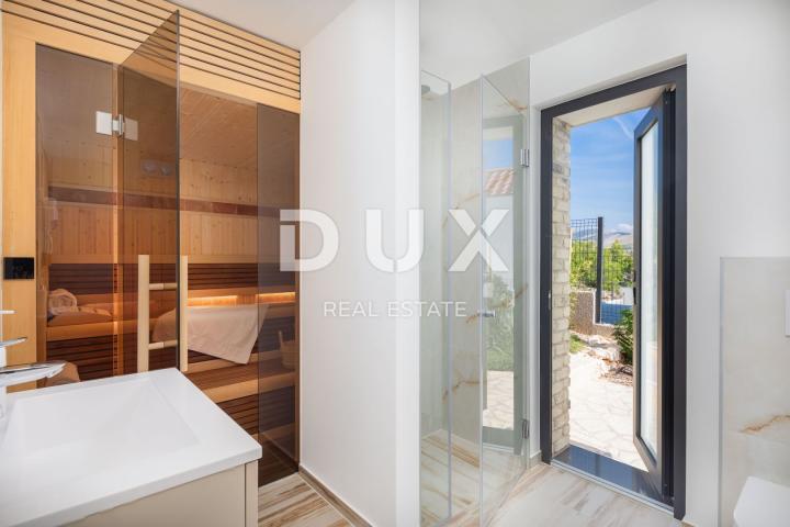 DALMACIJA, ŠIBENIK - Luksuzna villa sa bazenom nogometnim igralištem i saunom