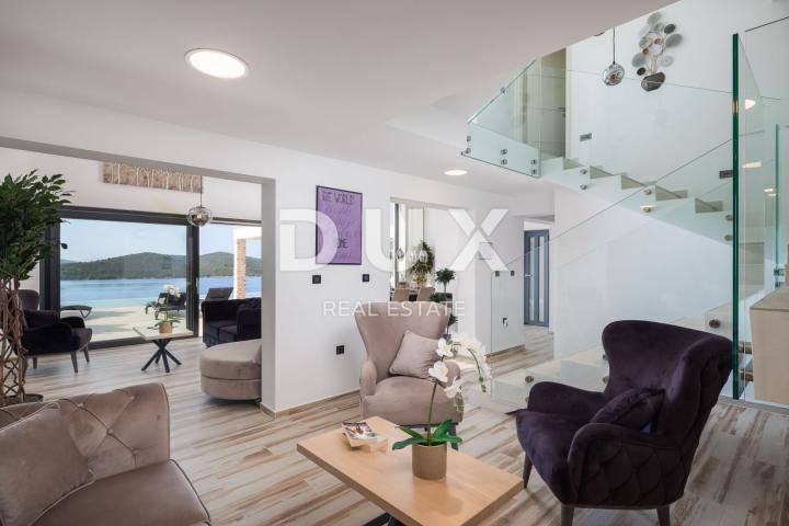 DALMACIJA, ŠIBENIK - Luksuzna villa sa bazenom nogometnim igralištem i saunom