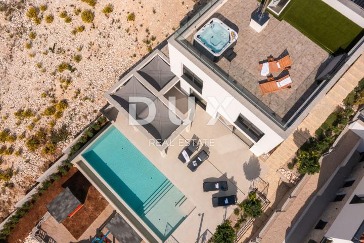 DALMACIJA, ŠIBENIK - Luksuzna villa sa bazenom nogometnim igralištem i saunom