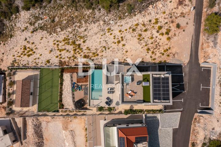 DALMACIJA, ŠIBENIK - Luksuzna villa sa bazenom nogometnim igralištem i saunom