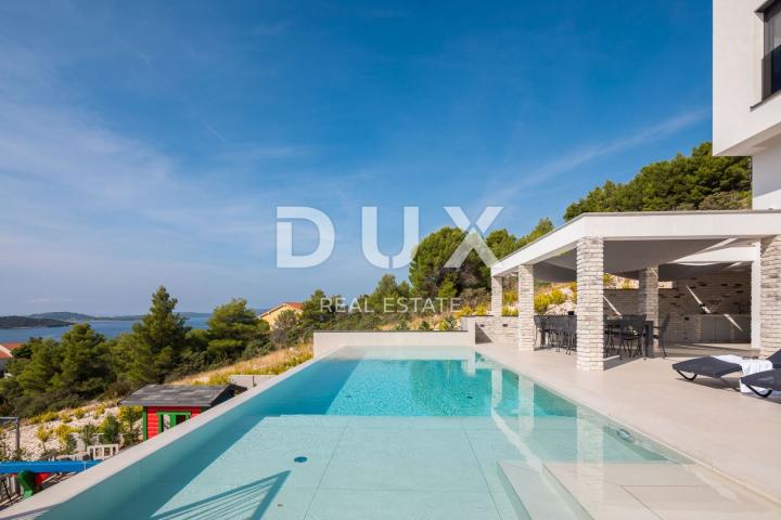 DALMACIJA, ŠIBENIK - Luksuzna villa sa bazenom nogometnim igralištem i saunom
