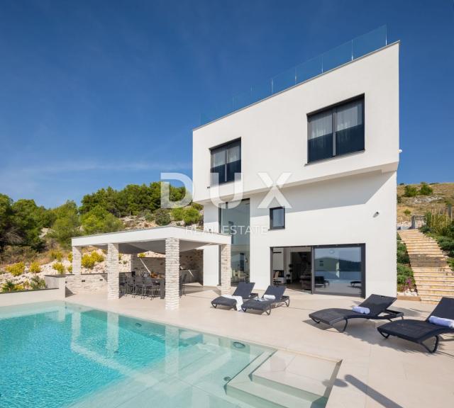 DALMACIJA, ŠIBENIK - Luksuzna villa sa bazenom nogometnim igralištem i saunom