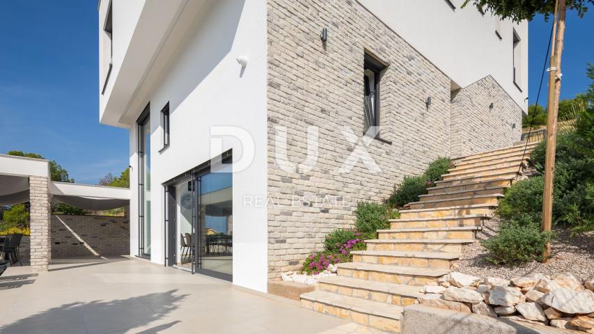 DALMACIJA, ŠIBENIK - Luksuzna villa sa bazenom nogometnim igralištem i saunom