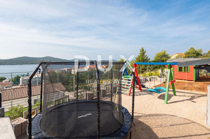 DALMACIJA, ŠIBENIK - Luksuzna villa sa bazenom nogometnim igralištem i saunom