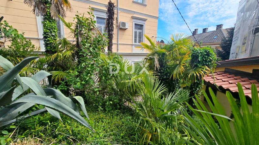 OPATIJA, CENTAR - Stan u austrougarskoj vili, 150 m od mora, 63m2