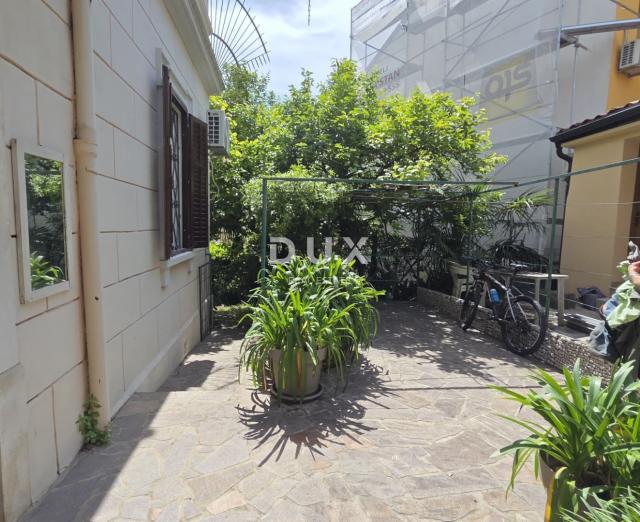 OPATIJA, CENTAR - Stan u austrougarskoj vili, 150 m od mora, 63m2