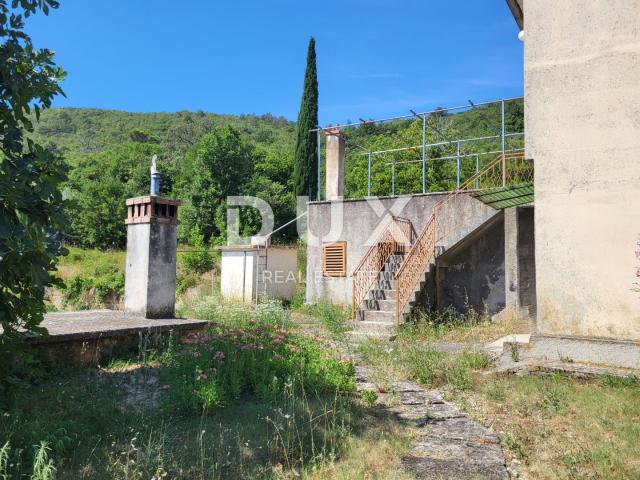 ISTRA, LABIN - Samostojeća kuća za adaptaciju s pogledom na more