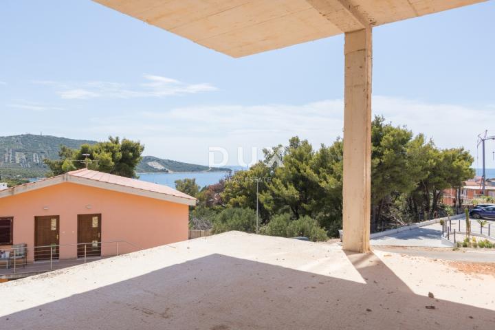 DALMACIJA, PRIMOŠTEN - Dvosobno prizemlje s pogledom