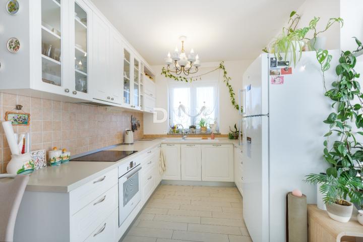 ISTRA, PULA - Stan 3SS + apartman od 34m2 i 3 parkirna mjesta