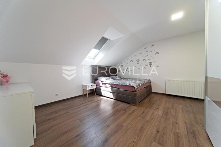 Čepin, na prodaju prostrana kuća od 488 m² s tri stambene cjeline