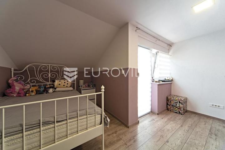 Čepin, na prodaju prostrana kuća od 488 m² s tri stambene cjeline