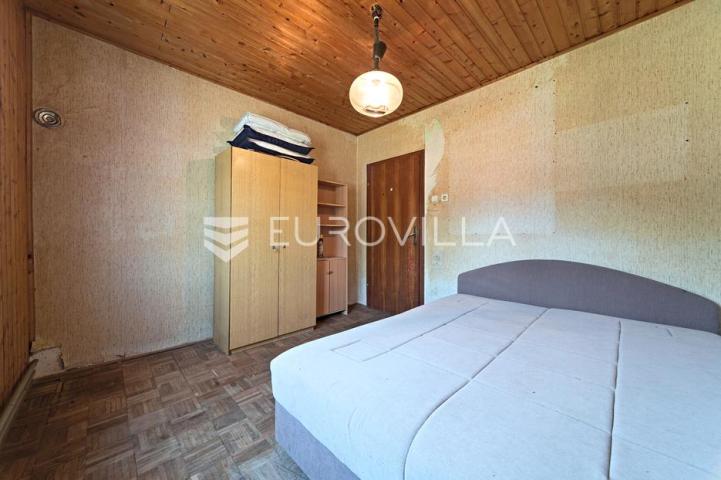 Čepin, na prodaju prostrana kuća od 488 m² s tri stambene cjeline