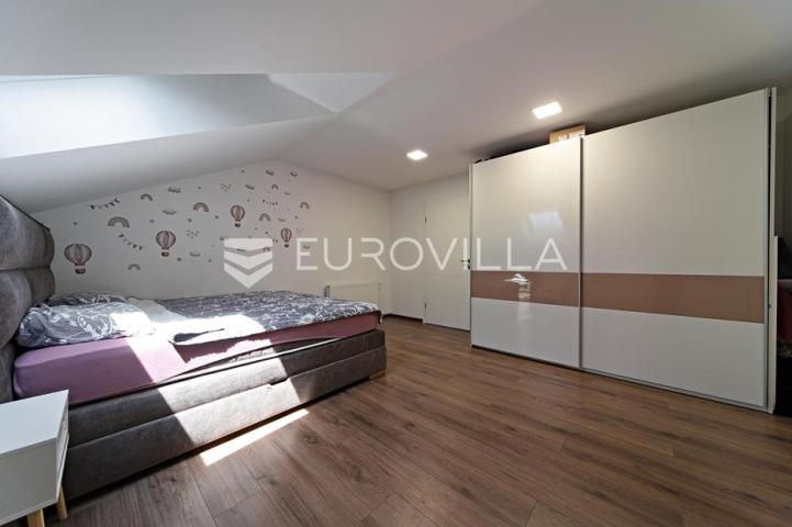 Čepin, na prodaju prostrana kuća od 488 m² s tri stambene cjeline