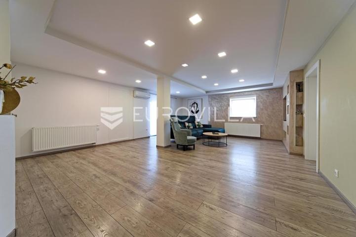 Čepin, na prodaju prostrana kuća od 488 m² s tri stambene cjeline