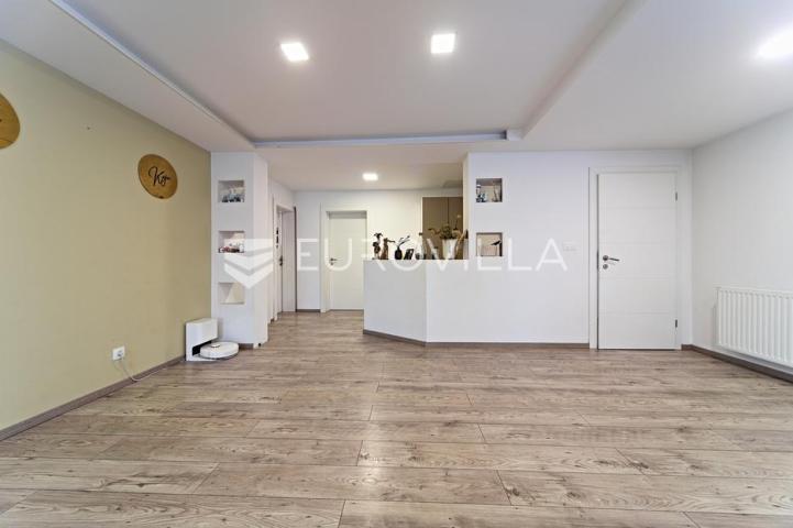 Čepin, na prodaju prostrana kuća od 488 m² s tri stambene cjeline
