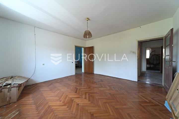 Čepin, na prodaju prostrana kuća od 488 m² s tri stambene cjeline