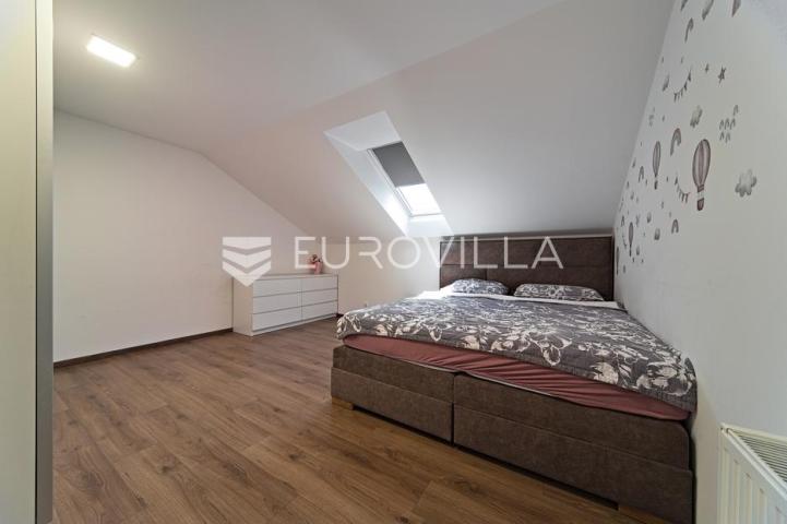 Čepin, na prodaju prostrana kuća od 488 m² s tri stambene cjeline