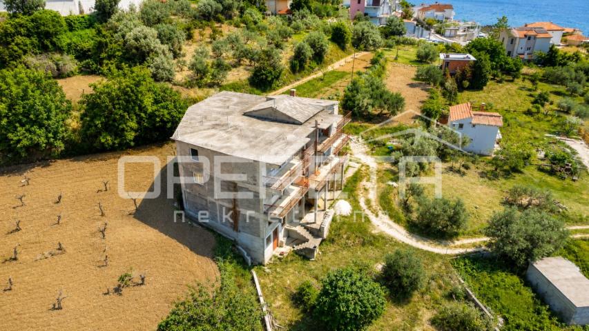 Dvoetažni dio kuće u Roh Bau fazi, 330 m2, blizu mora