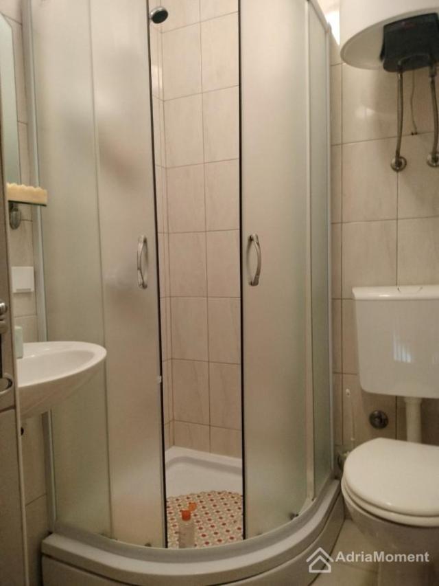 Dvije manje kuće u Orahovcu – povoljno