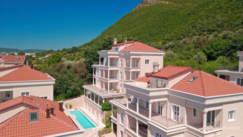 Đenovici - 2-soban stan s pogledom na more i Porto Novi