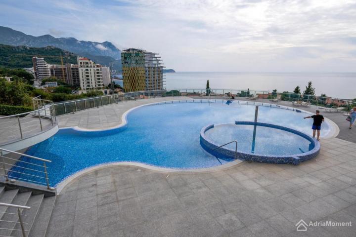 Dvosoban stan u kompleksu s bazenom, Bečići