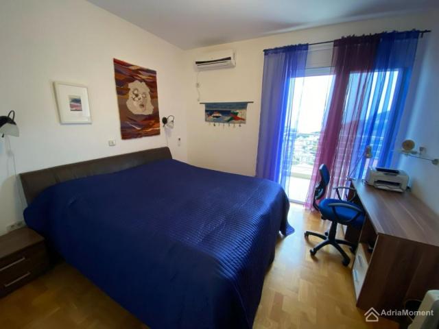 Bečići-Ivanovići — Veliki dvosoban stan sa garažom