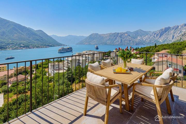 Prodaja — trosoban stan u Dobroti, Boka Kotorska