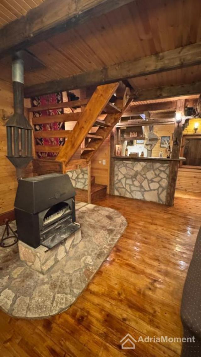 Dvije kuće u stilu chalet u Kolašinu - legalno