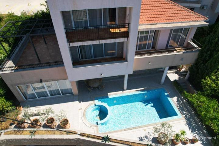 Moderna vila u Bečićima (Ivanovići)
