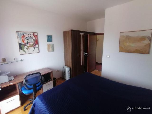 Bečići-Ivanovići — Veliki dvosoban stan sa garažom