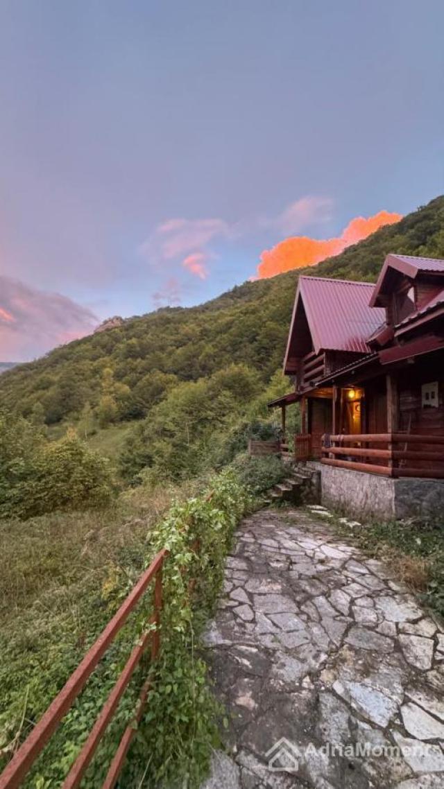 Dvije kuće u stilu chalet u Kolašinu - legalno