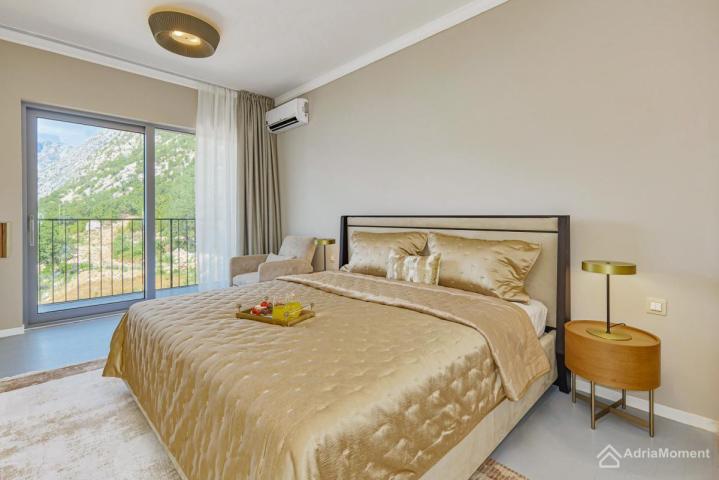 Prodaja — trosoban stan u Dobroti, Boka Kotorska