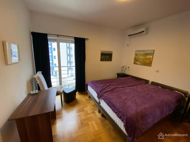 Bečići-Ivanovići — Veliki dvosoban stan sa garažom
