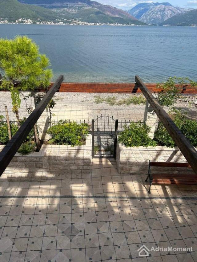 Vila na prvoj liniji mora - Luštica, Krašići