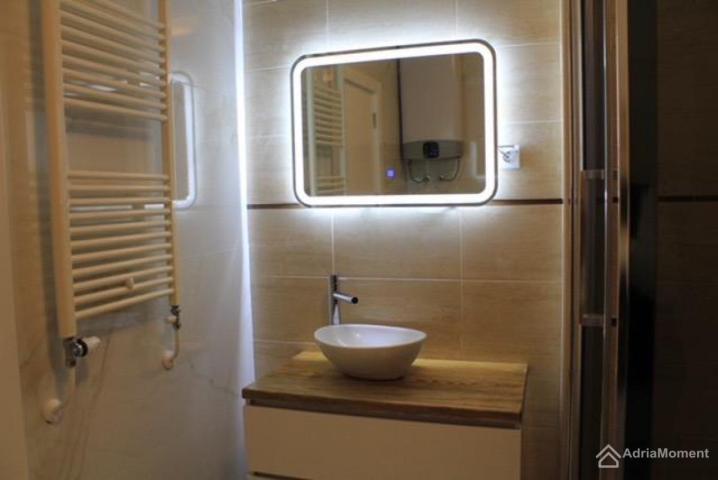 Penthouse 240 m2 u zgradi sa bazenom