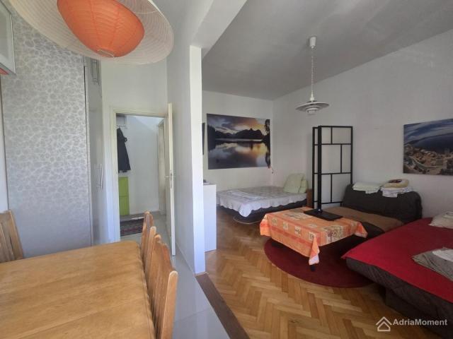 Studio 34 m2 u centru Tivta - terasa, lift