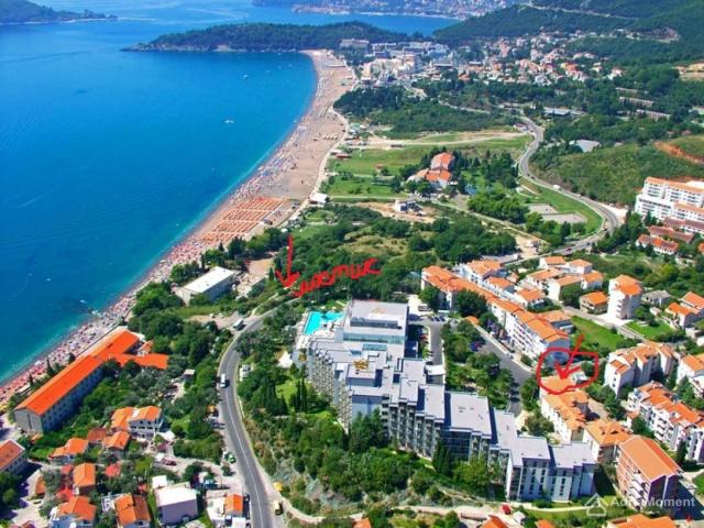 Prodaje se trospratna kuca u Bečićima - 7 stanova