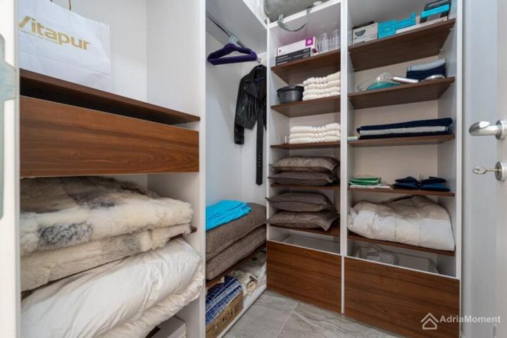 Stan u Rafailovićima - sa terasom od 80 m2 i privatnim bazenom