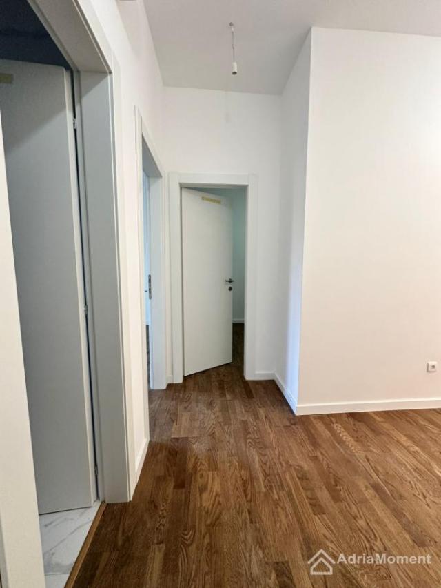 Novi dvosobni stan s dvorištem - od investitora
