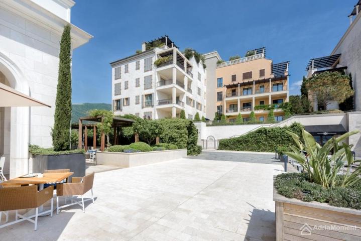 Prostran apartman u Porto Montenegru – Tara Residence