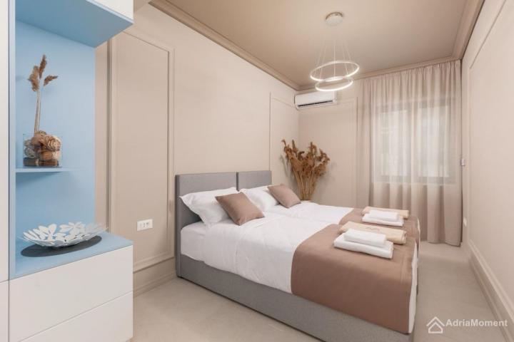 Elitni penthouse u Dobroti – 2 stana na prodaju