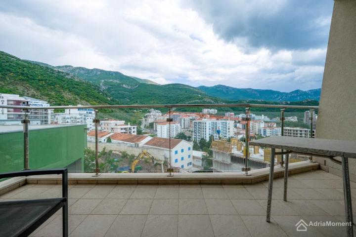 Dvosoban stan u kompleksu s bazenom, Bečići