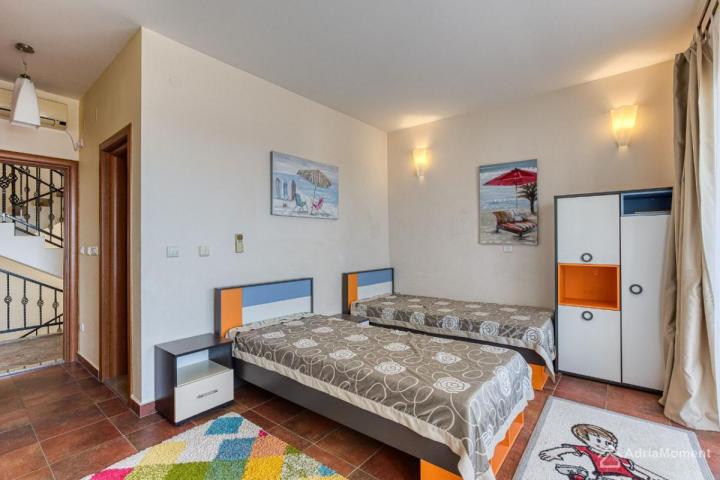 Moderna vila u Bečićima (Ivanovići)