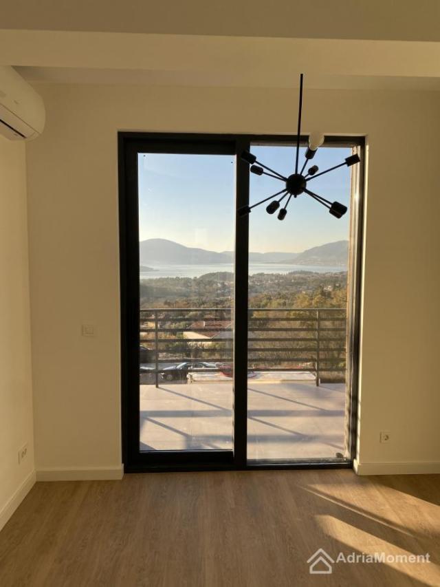 Prodaja novih gradskih kuća i vila u novom kompleksu u predgrađu Tivta