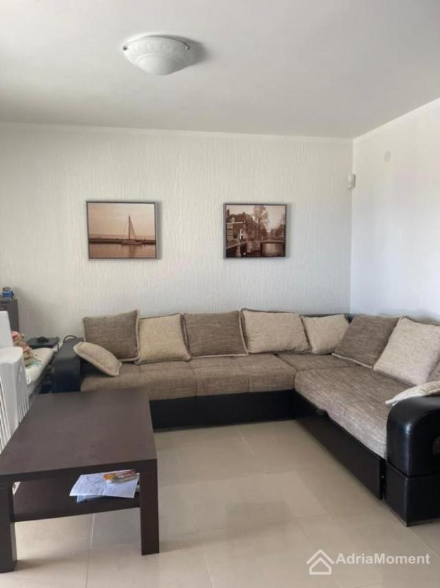 Kuća sa 5 apartmana u Baošićima - za stanovanje i poslovanje