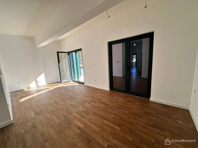 Novi dvosobni stan s dvorištem - od investitora