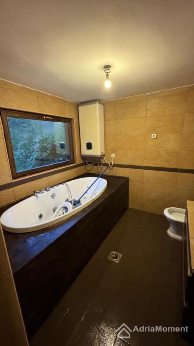 Dvije kuće u stilu chalet u Kolašinu - legalno
